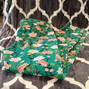 Old navy pixie mid-rise pants size 6